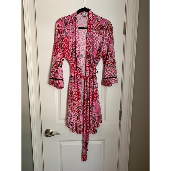 Pink patterned robe - Picture 1 of 3